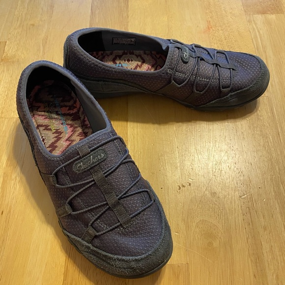 Sketchers slip on with leather - Picture 2 of 7